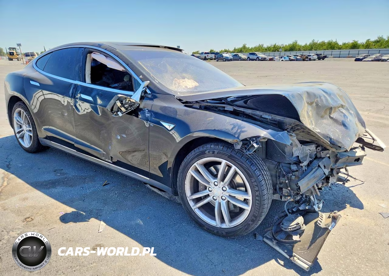2014 Tesla Model S VIN:5YJSA1S12EFP45200 - 4