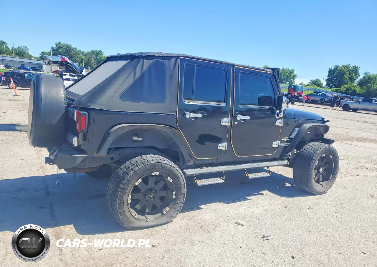 2013 Jeep Wrangler Unlimited Sahara VIN:1C4BJWEG9DL510253 - 3