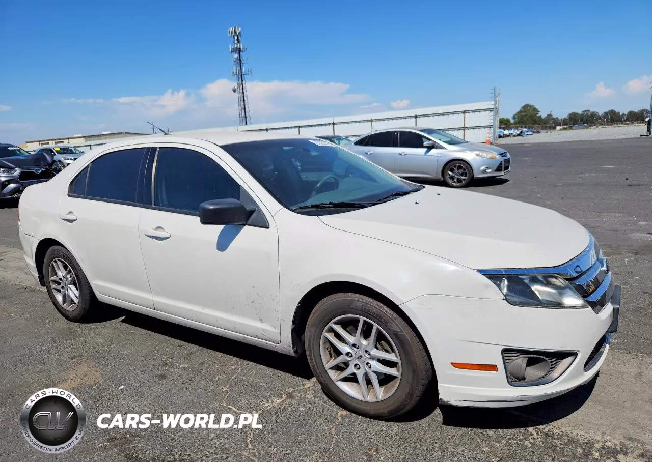 2012 Ford Fusion S VIN:3FAHP0GA8CR304961 - 4