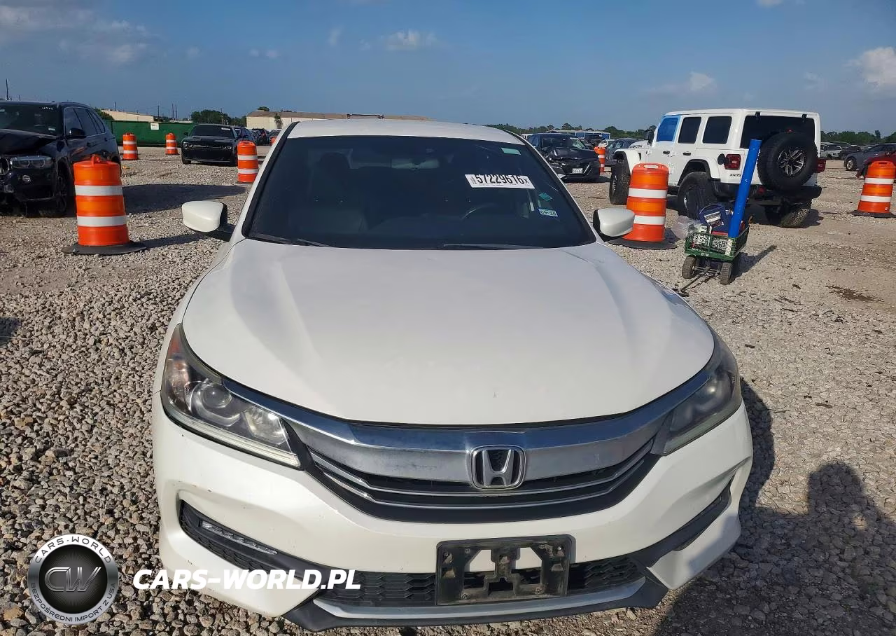 2017 Honda Accord Sport Special Edition VIN:1HGCR2F14HA273352 - 5