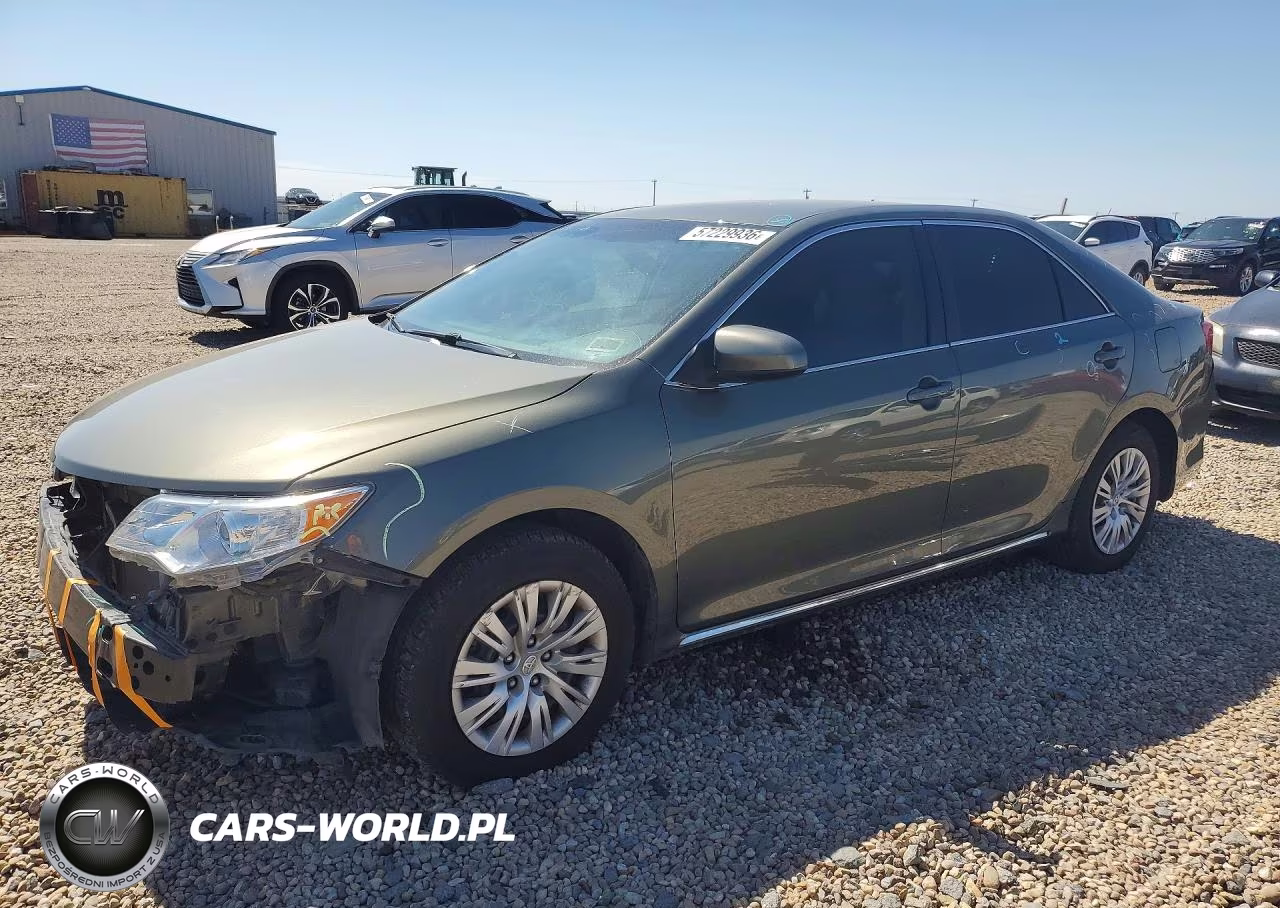 2014 Toyota Camry Le – zdjęcie 1 z 13