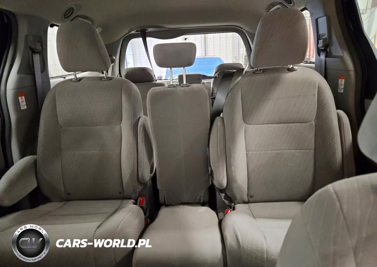 2017 Toyota Sienna Le VIN:5TDKZ3DC1HS870840 - 10