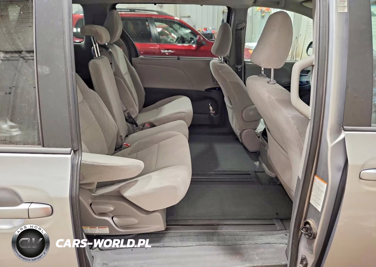 2017 Toyota Sienna Le VIN:5TDKZ3DC1HS870840 - 11
