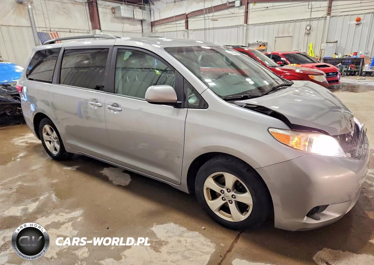 2017 Toyota Sienna Le VIN:5TDKZ3DC1HS870840 - 4
