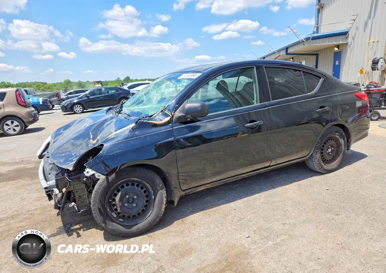 2015 Nissan Versa 1.6 S Plus – zdjęcie 1 z 12