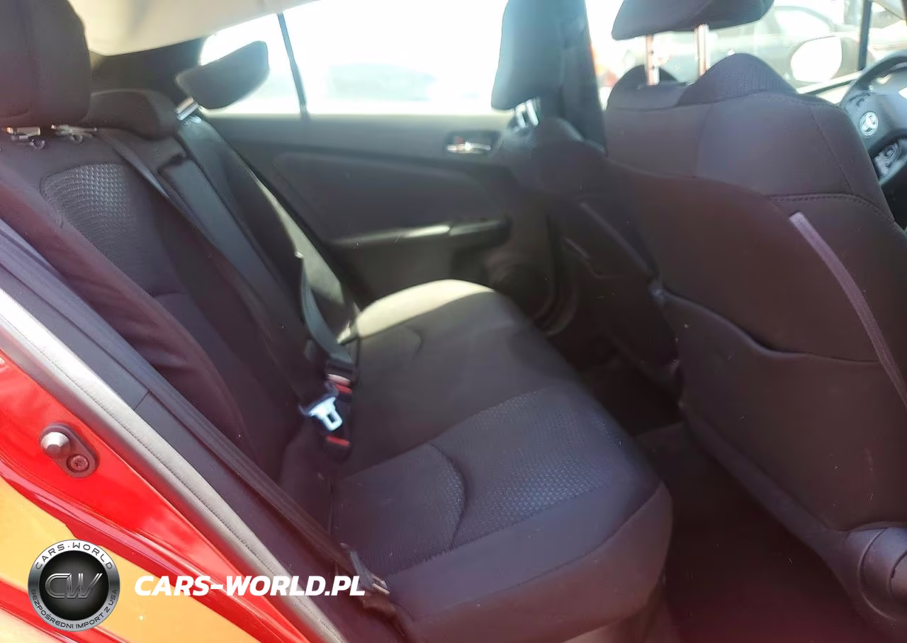 2021 Toyota Prius Le VIN:JTDKAMFU4M3148924 - 10