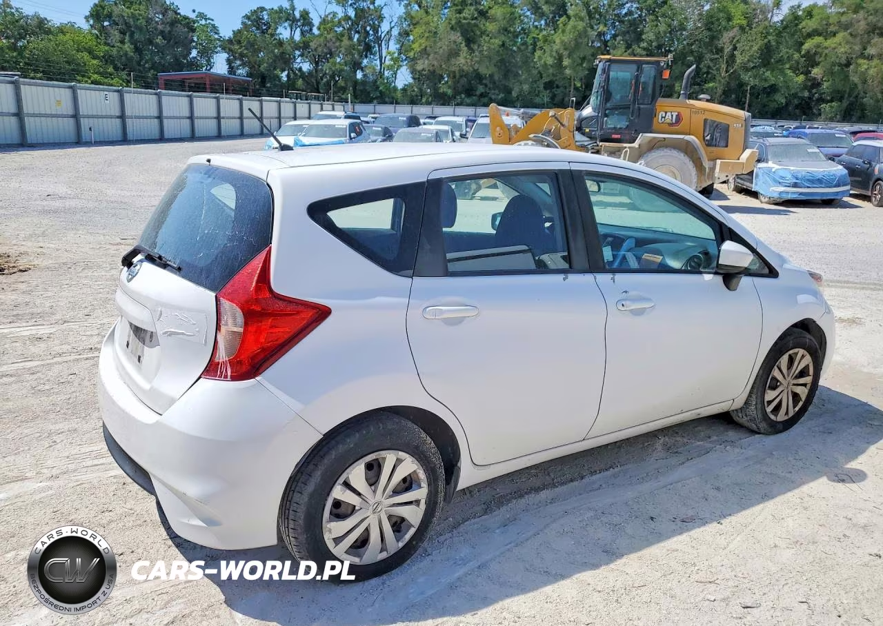 2018 Nissan Versa Note S VIN:3N1CE2CP0JL369807 - 3