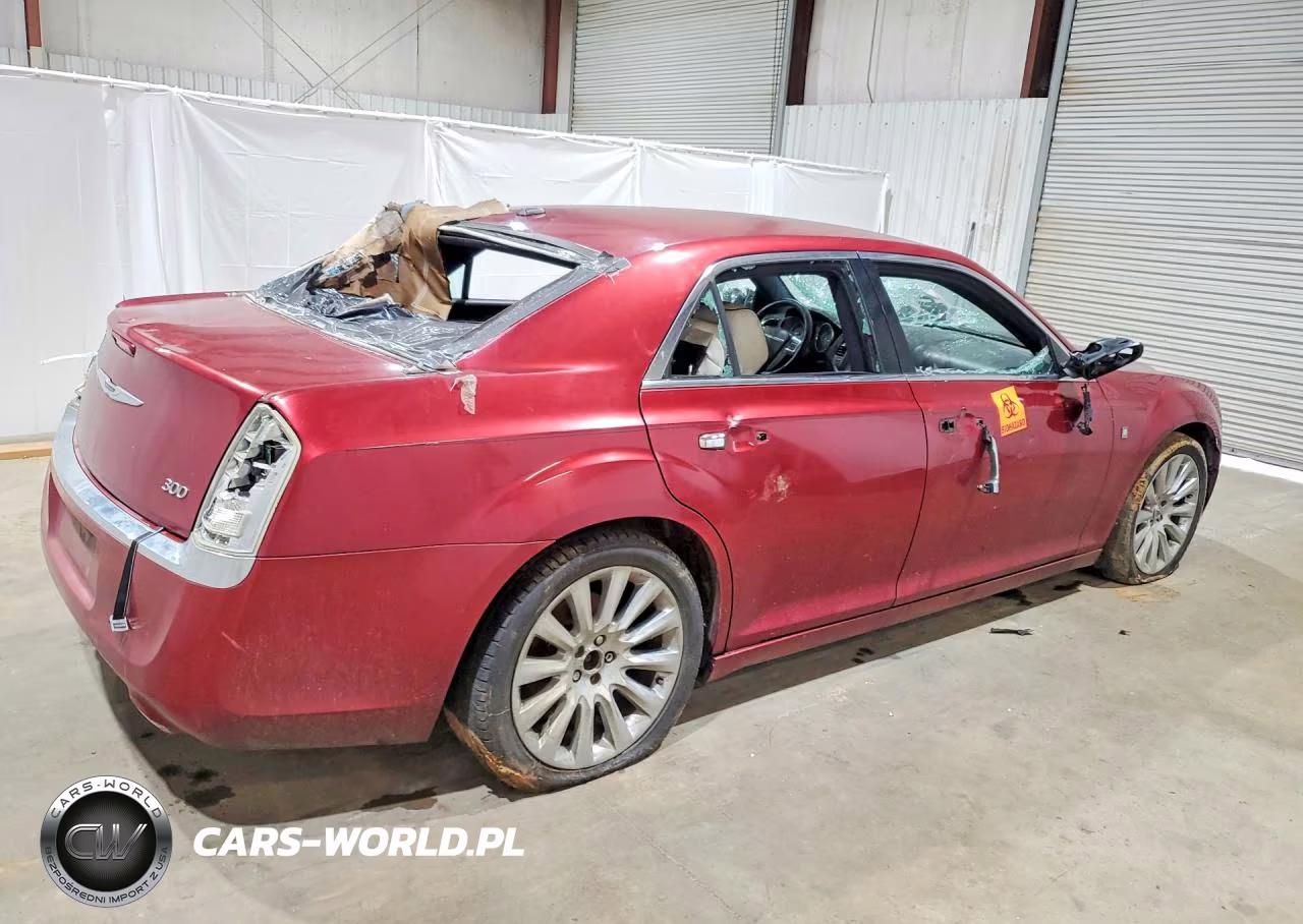 2013 Chrysler 300 VIN:2C3CCAAGXDH698323 - 3