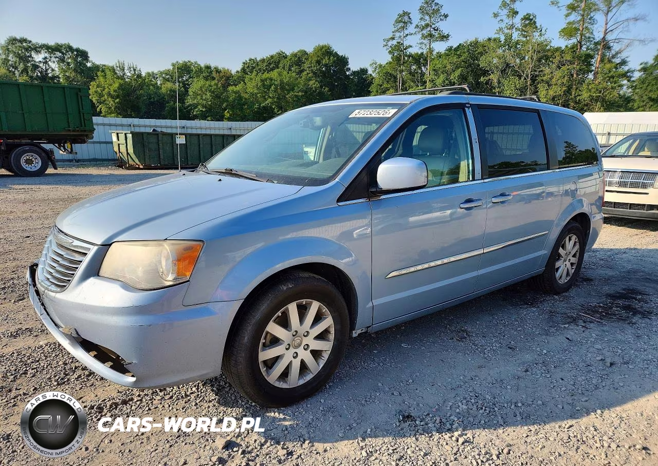 2013 Chrysler Town & Country Touring – zdjęcie 1 z 14