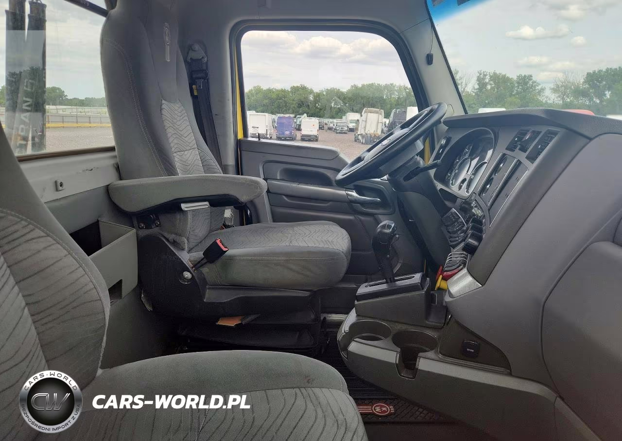 2016 Kenworth T680 Semi Truck VIN:1XKYD40X1GJ497841 - 5