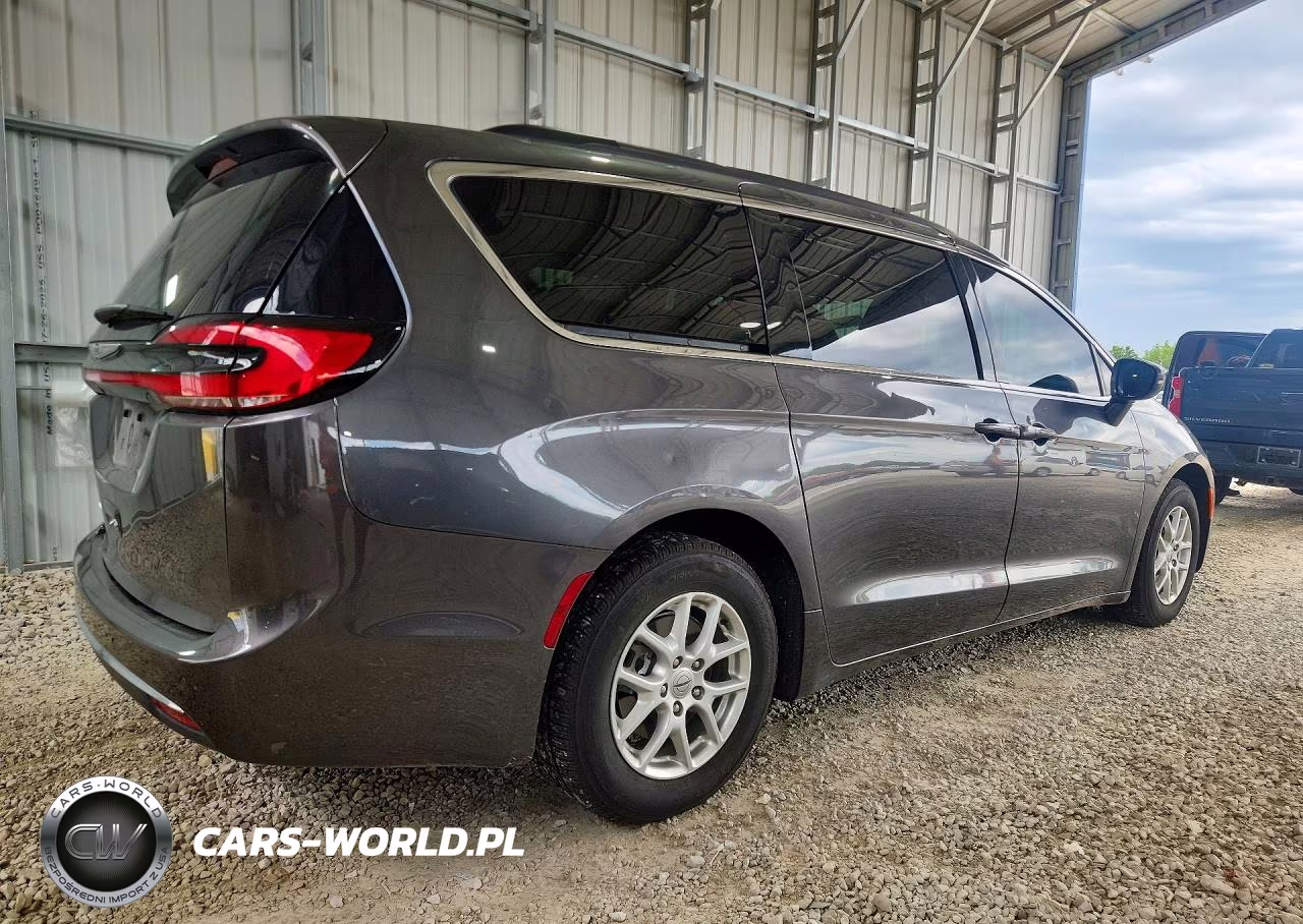2022 Chrysler Pacifica Touring L VIN:2C4RC1BG2NR142409 - 3