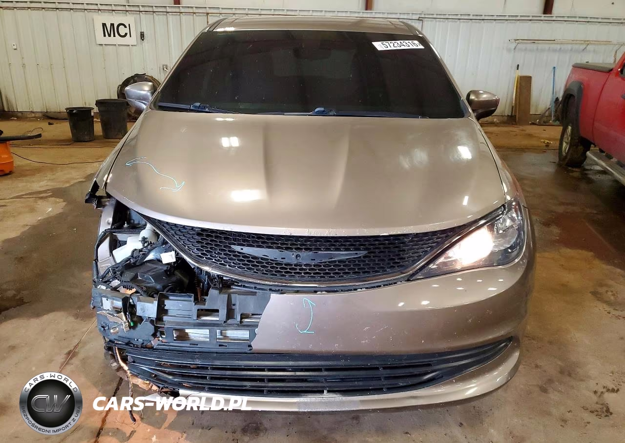 2017 Chrysler Pacifica Touring VIN:2C4RC1DG9HR550794 - 5