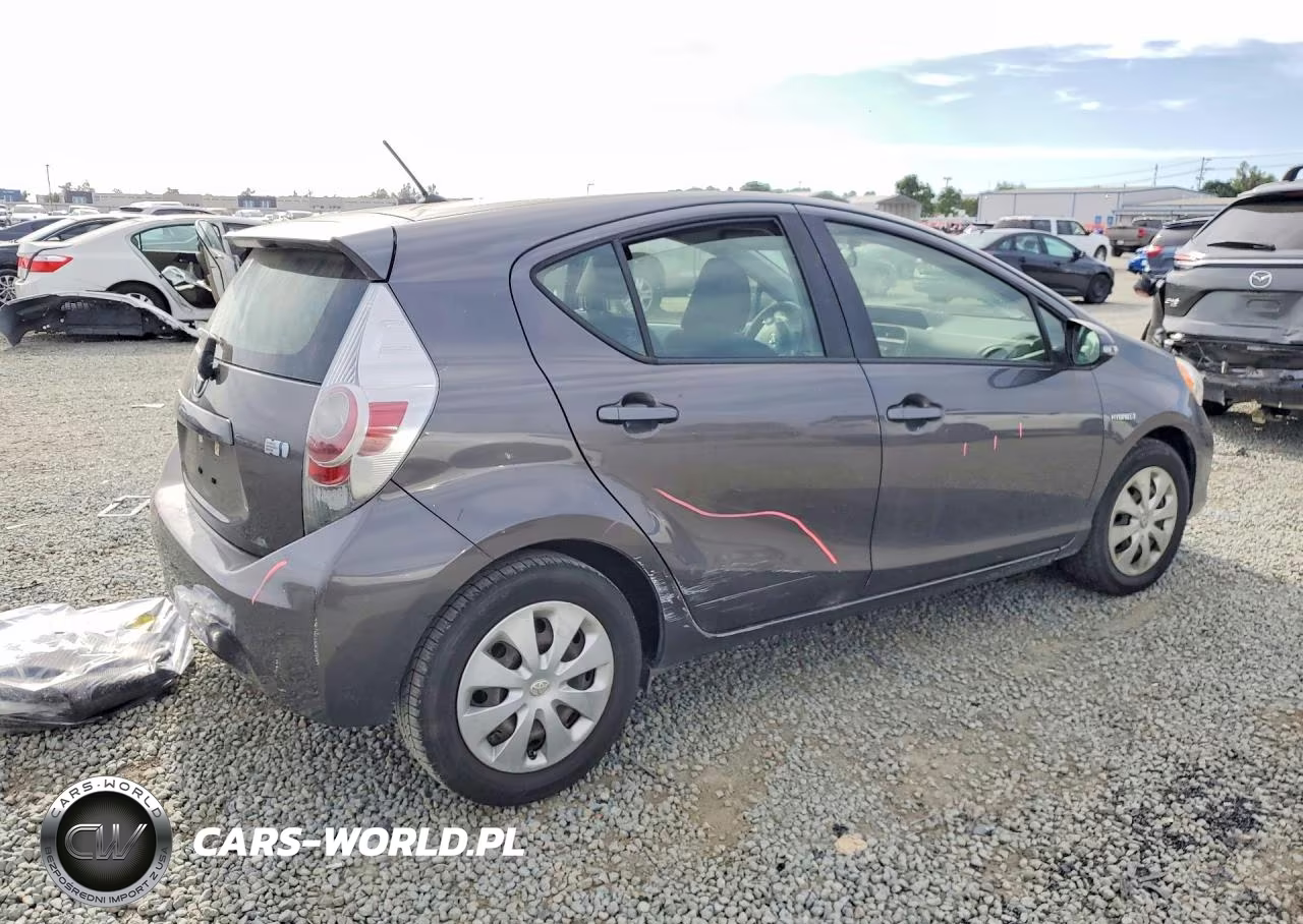 2014 Toyota Prius C Two VIN:JTDKDTB30E1570281 - 3