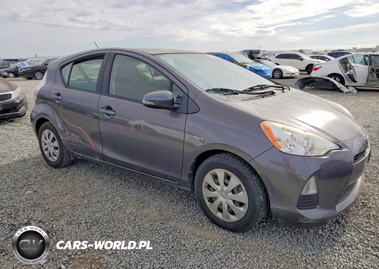 2014 Toyota Prius C Two VIN:JTDKDTB30E1570281 - 4