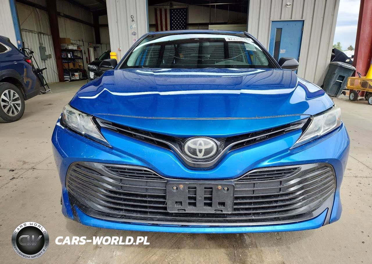 2019 Toyota Camry Le VIN:4T1B11HK6KU235852 - 5