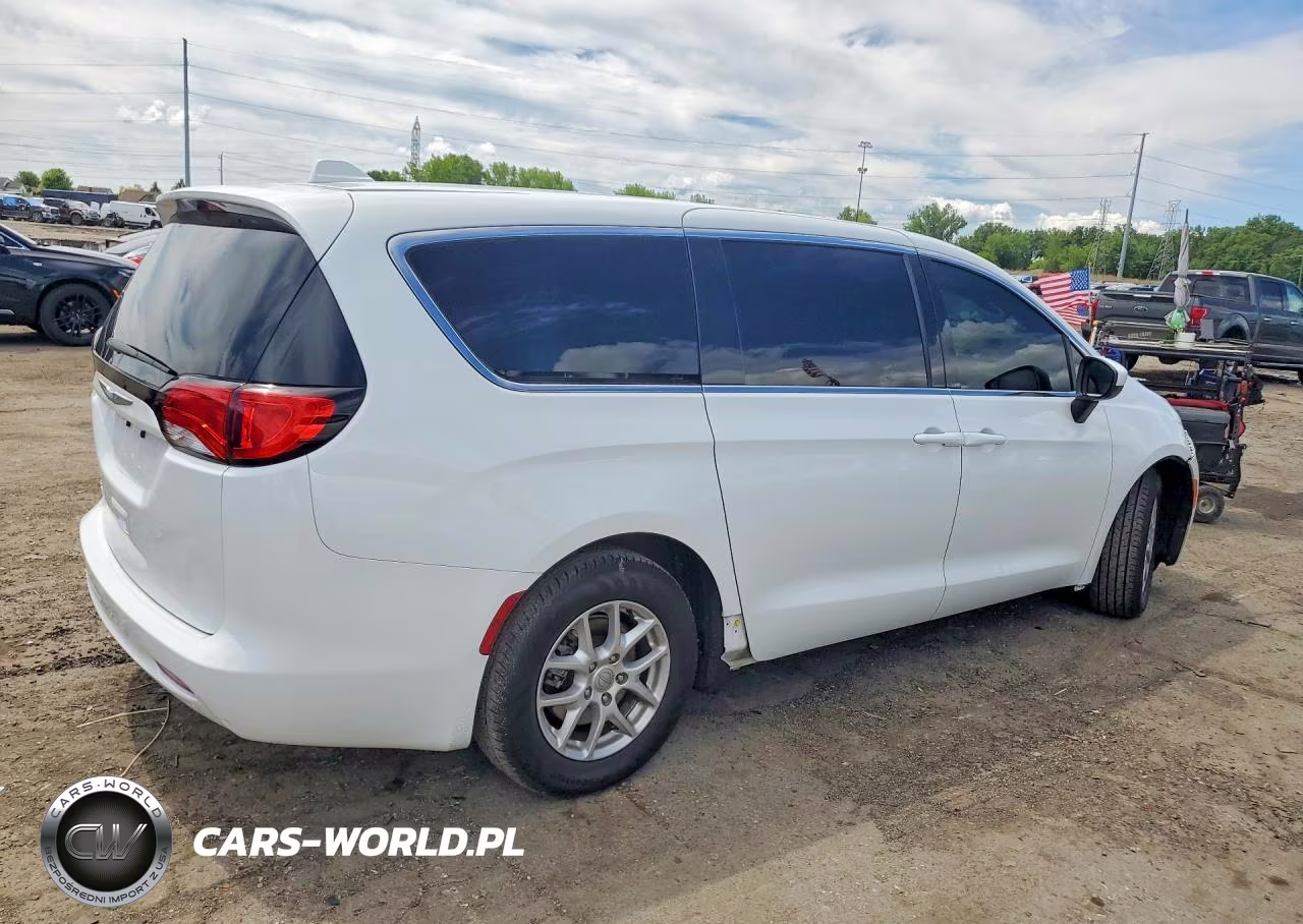 2017 Chrysler Pacifica Lx VIN:2C4RC1CG6HR708722 - 3