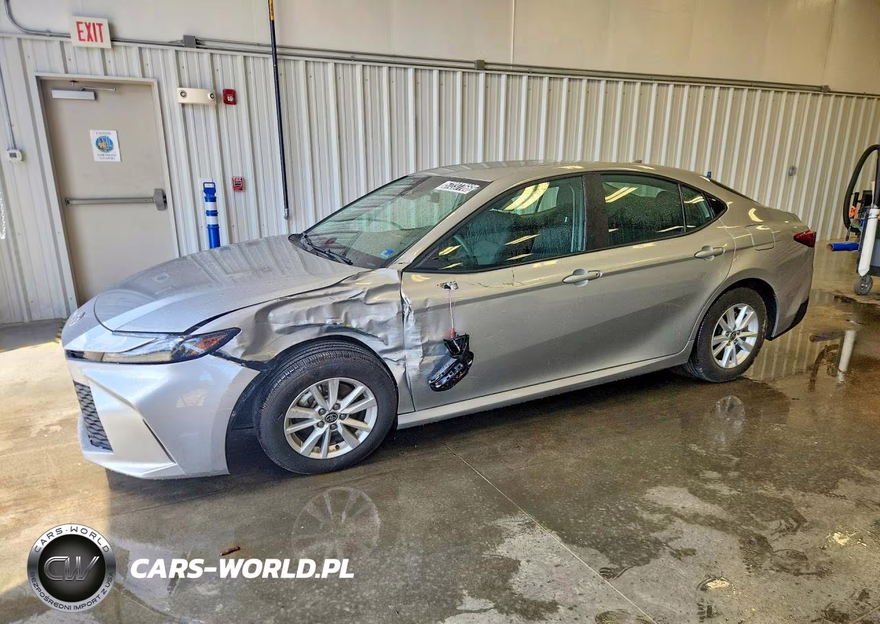 2025 Toyota Camry Le – zdjęcie 1 z 12