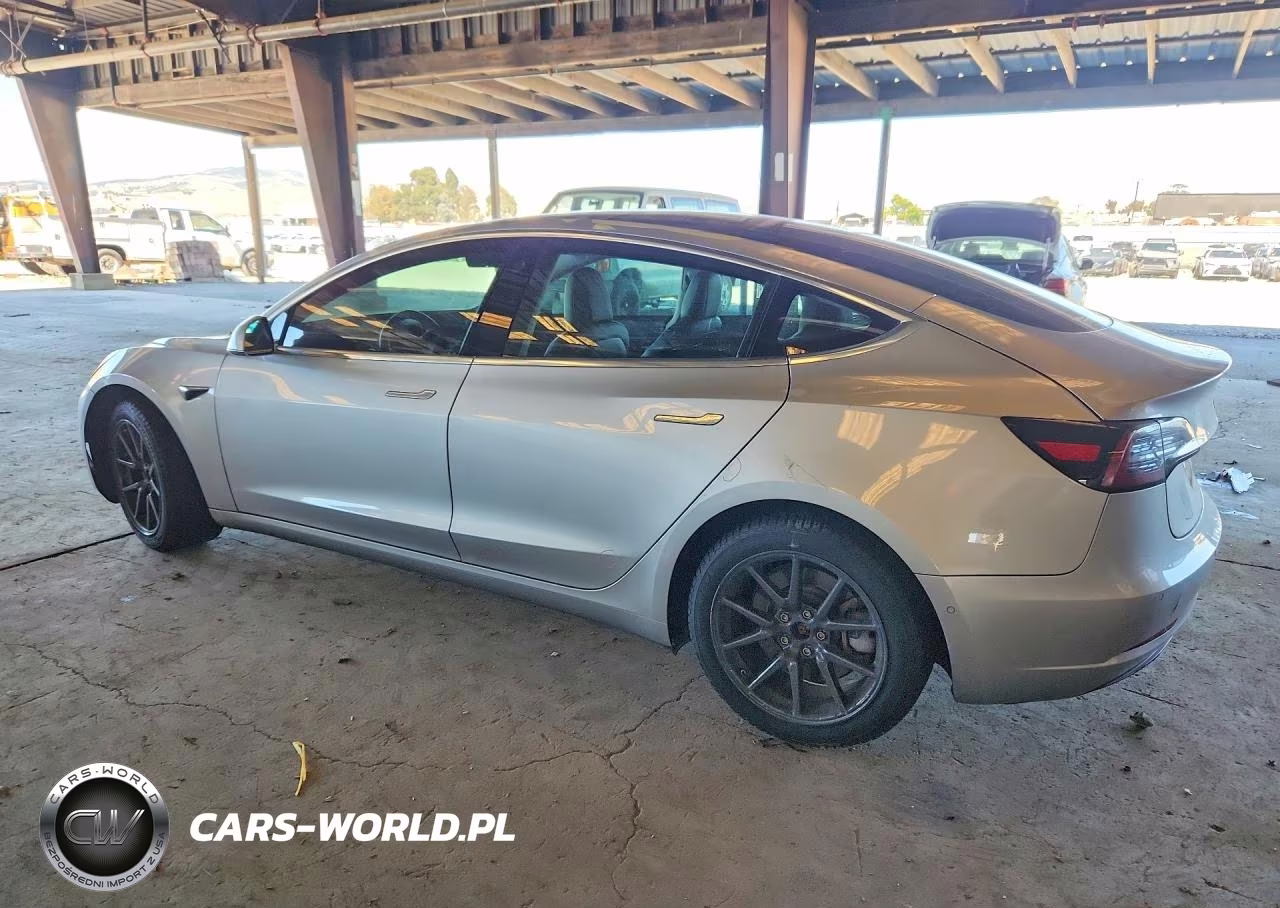 2018 Tesla Model 3 VIN:5YJ3E1EA1JF043979 - 2