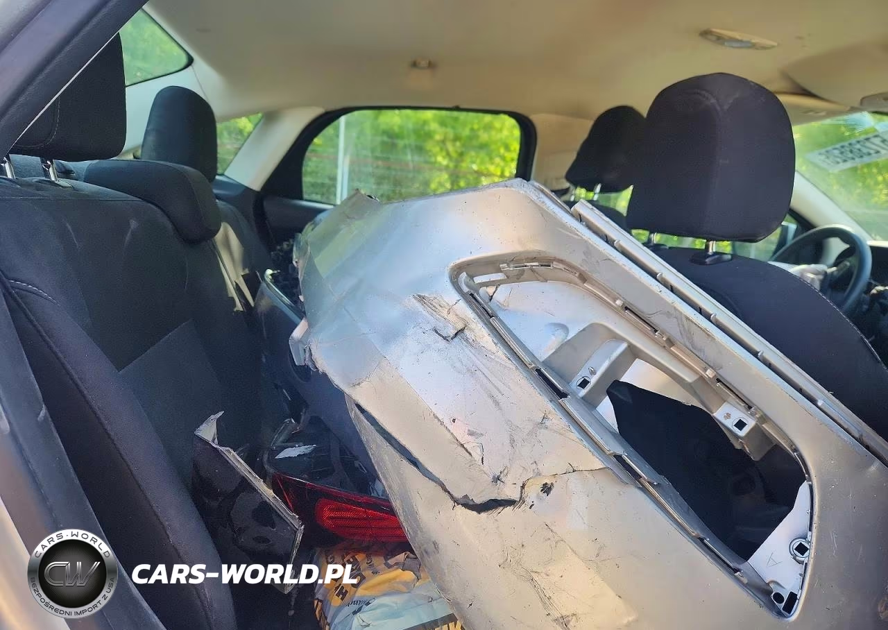 2016 Ford Focus Se VIN:1FADP3F20GL329500 - 10