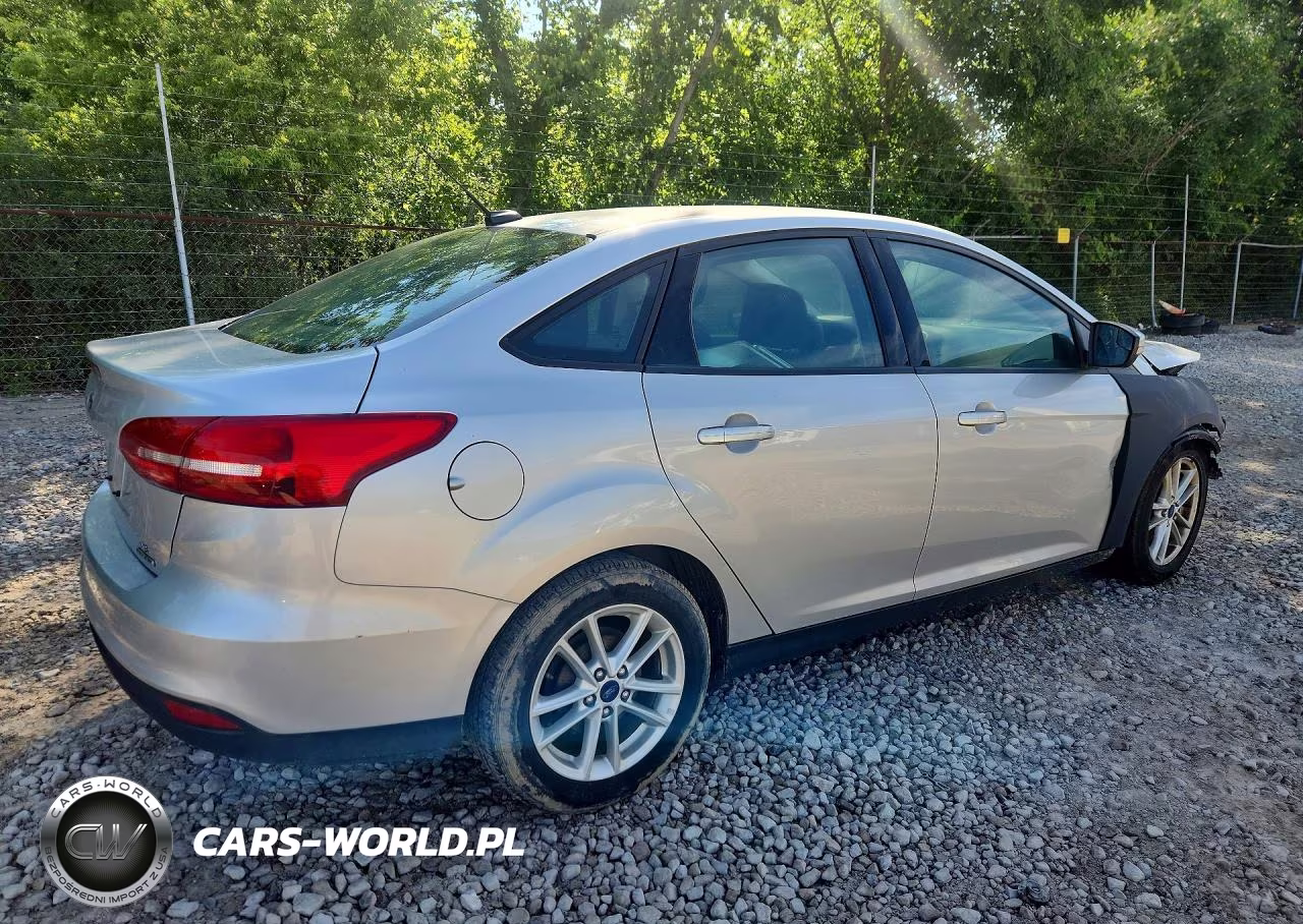 2016 Ford Focus Se VIN:1FADP3F20GL329500 - 3