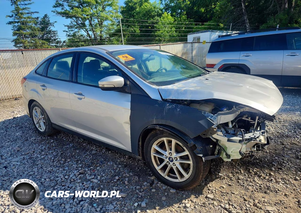 2016 Ford Focus Se VIN:1FADP3F20GL329500 - 4