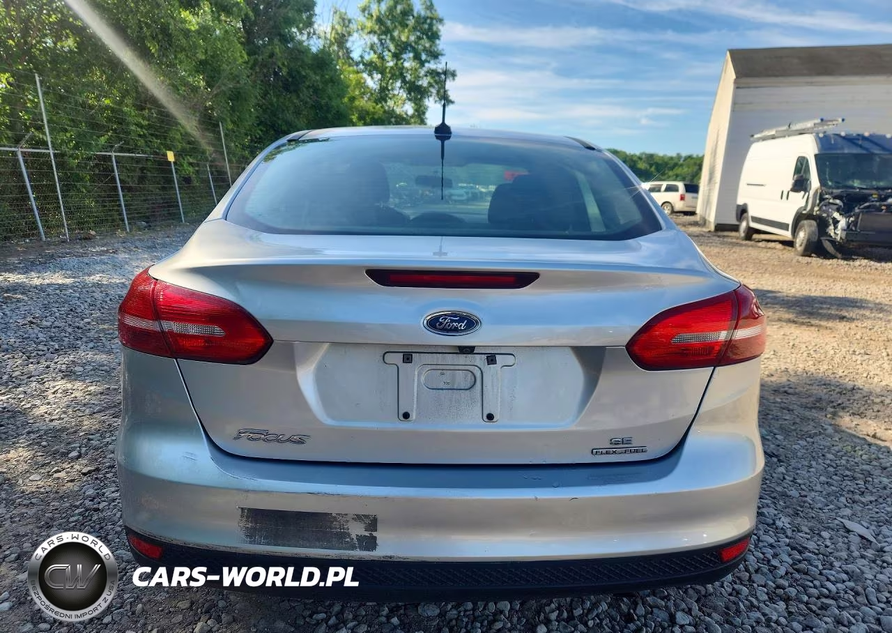 2016 Ford Focus Se VIN:1FADP3F20GL329500 - 6