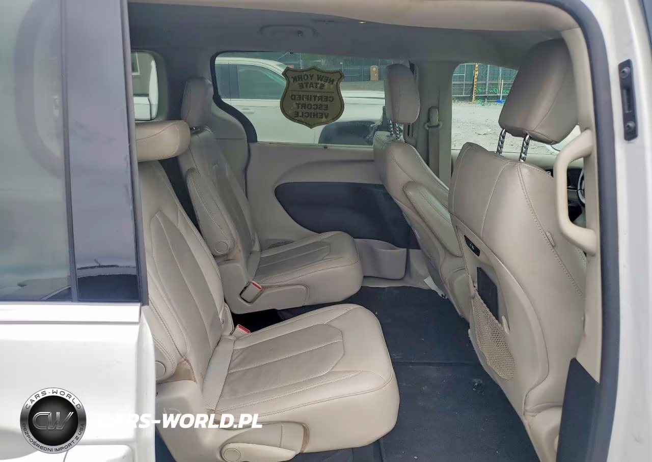 2021 Chrysler Pacifica Touring L VIN:2C4RC1BG0MR528437 - 11
