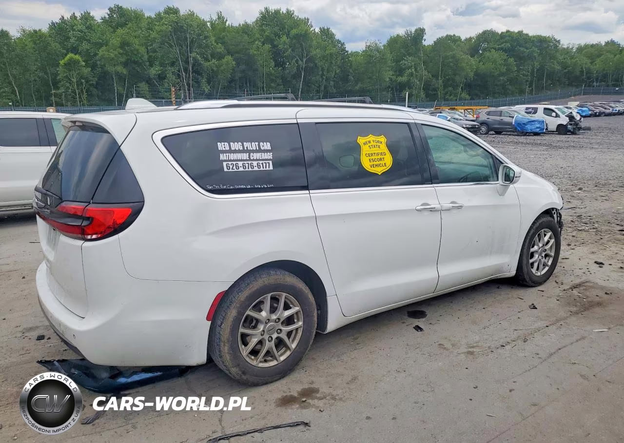 2021 Chrysler Pacifica Touring L VIN:2C4RC1BG0MR528437 - 3