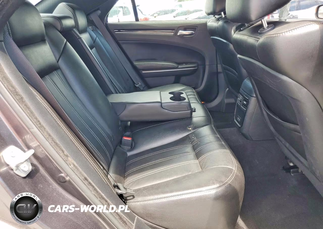 2021 Chrysler 300 VIN:2C3CCABG5MH634317 - 10