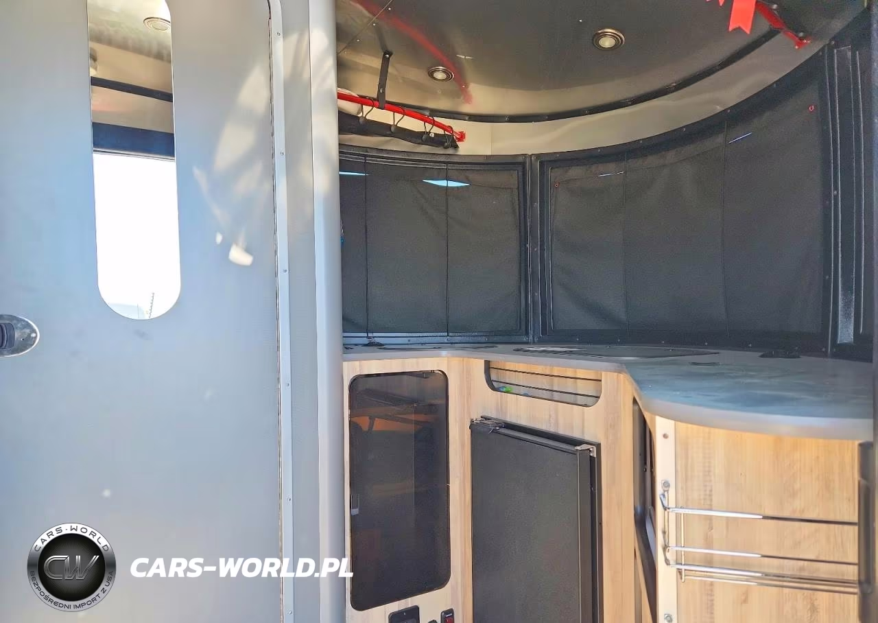 2018 Airstream Base Camp Camper VIN:1SMG4DC19JJ203749 - 5