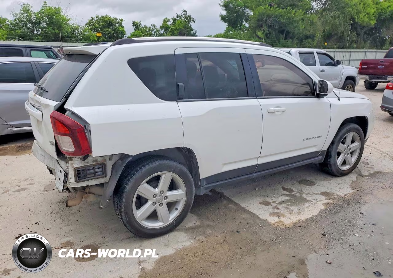 2014 Jeep Compass Latitude VIN:1C4NJCEA5ED821388 - 3
