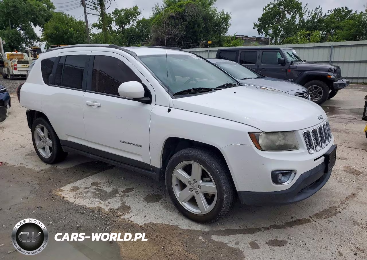 2014 Jeep Compass Latitude VIN:1C4NJCEA5ED821388 - 4