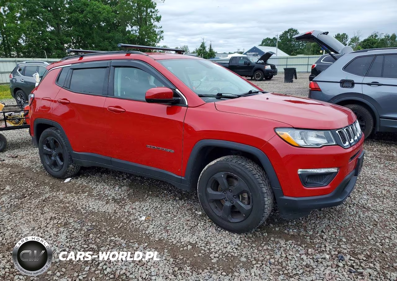 2019 Jeep Compass Latitude VIN:3C4NJDBB3KT593786 - 4