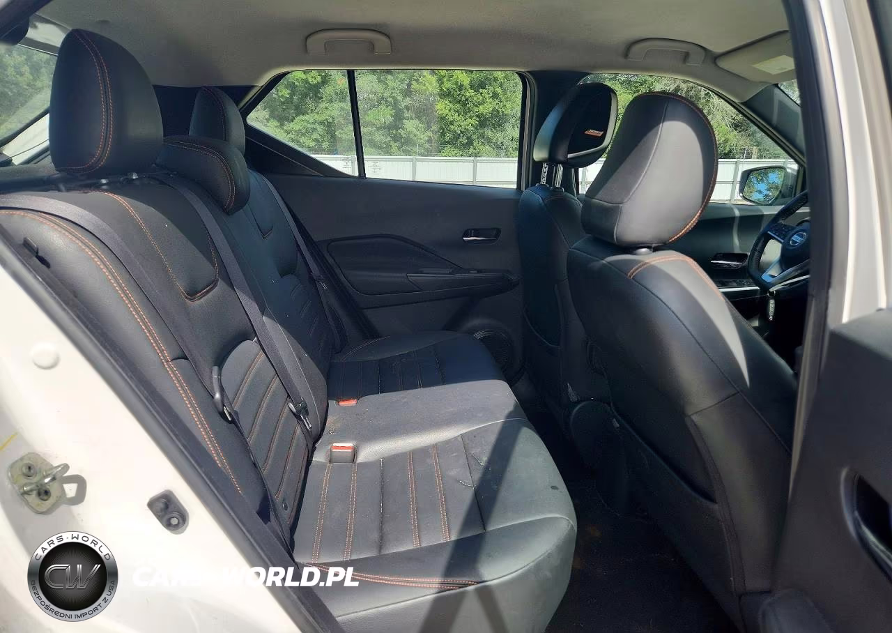2019 Nissan Kicks S VIN:3N1CP5CU6KL526923 - 11