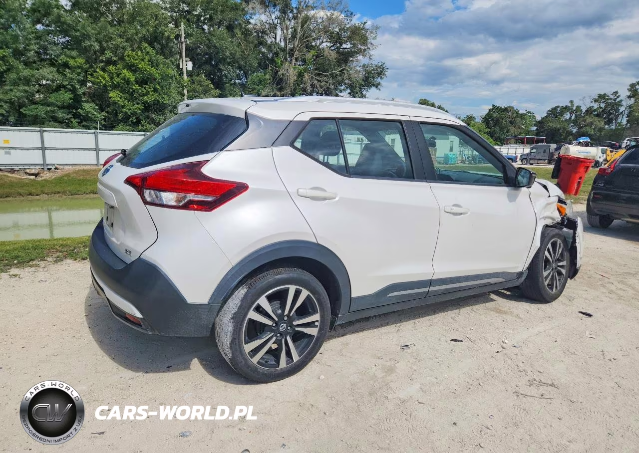 2019 Nissan Kicks S VIN:3N1CP5CU6KL526923 - 3