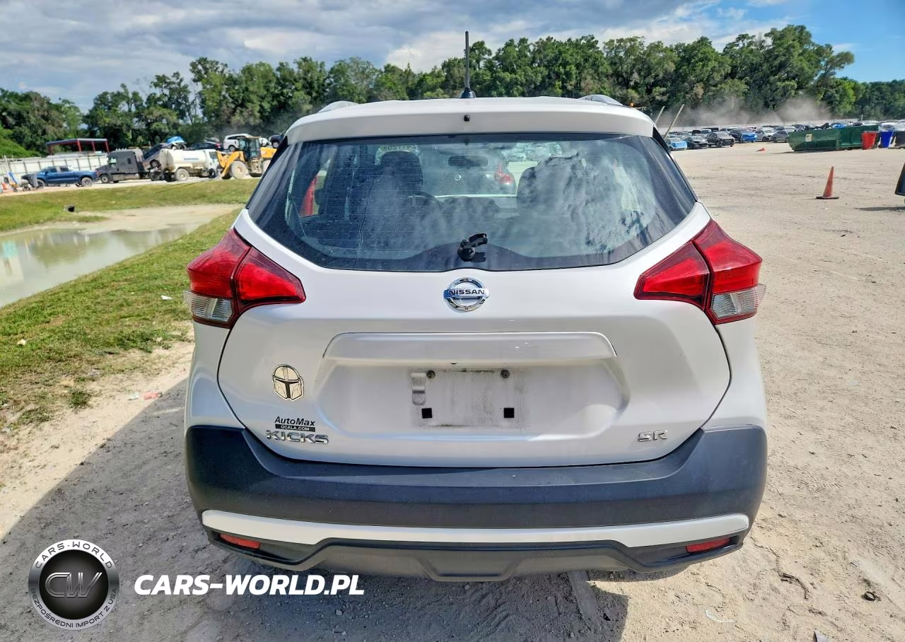 2019 Nissan Kicks S VIN:3N1CP5CU6KL526923 - 6