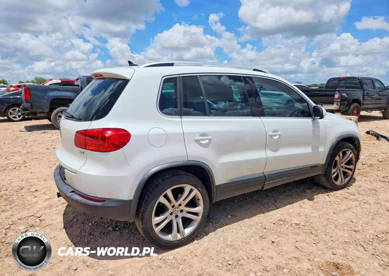 2016 Volkswagen Tiguan S VIN:WVGAV7AX4GW516925 - 3
