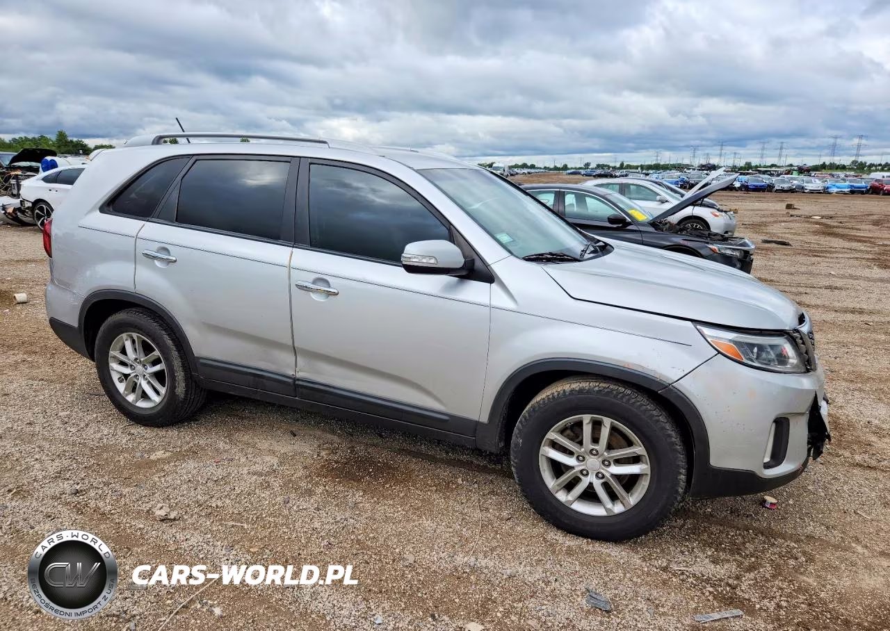 2014 Kia Sorento Lx VIN:5XYKT3A62EG437195 - 4