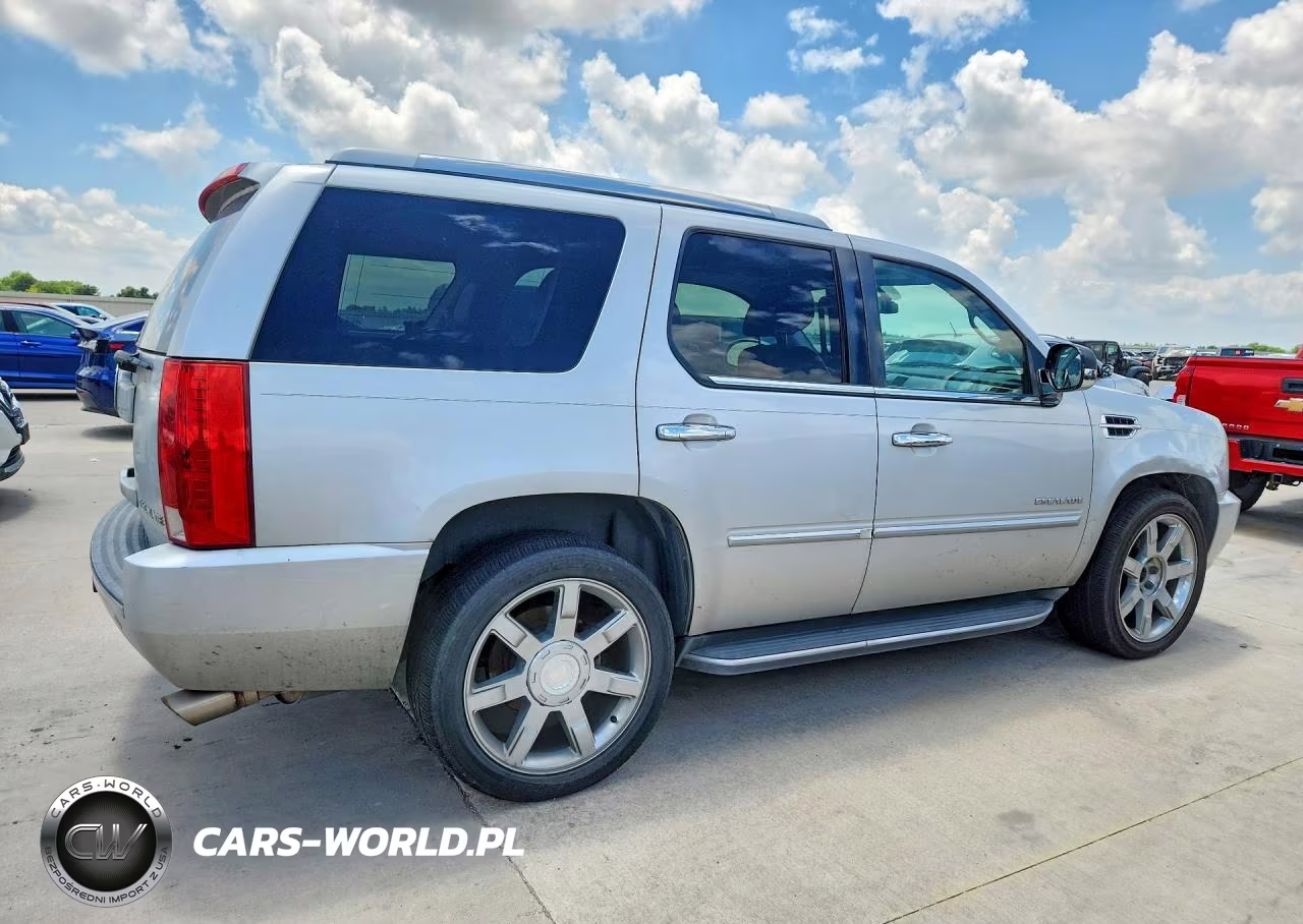 2011 Cadillac Escalade Luxury VIN:1GYS4BEF8BR139002 - 3