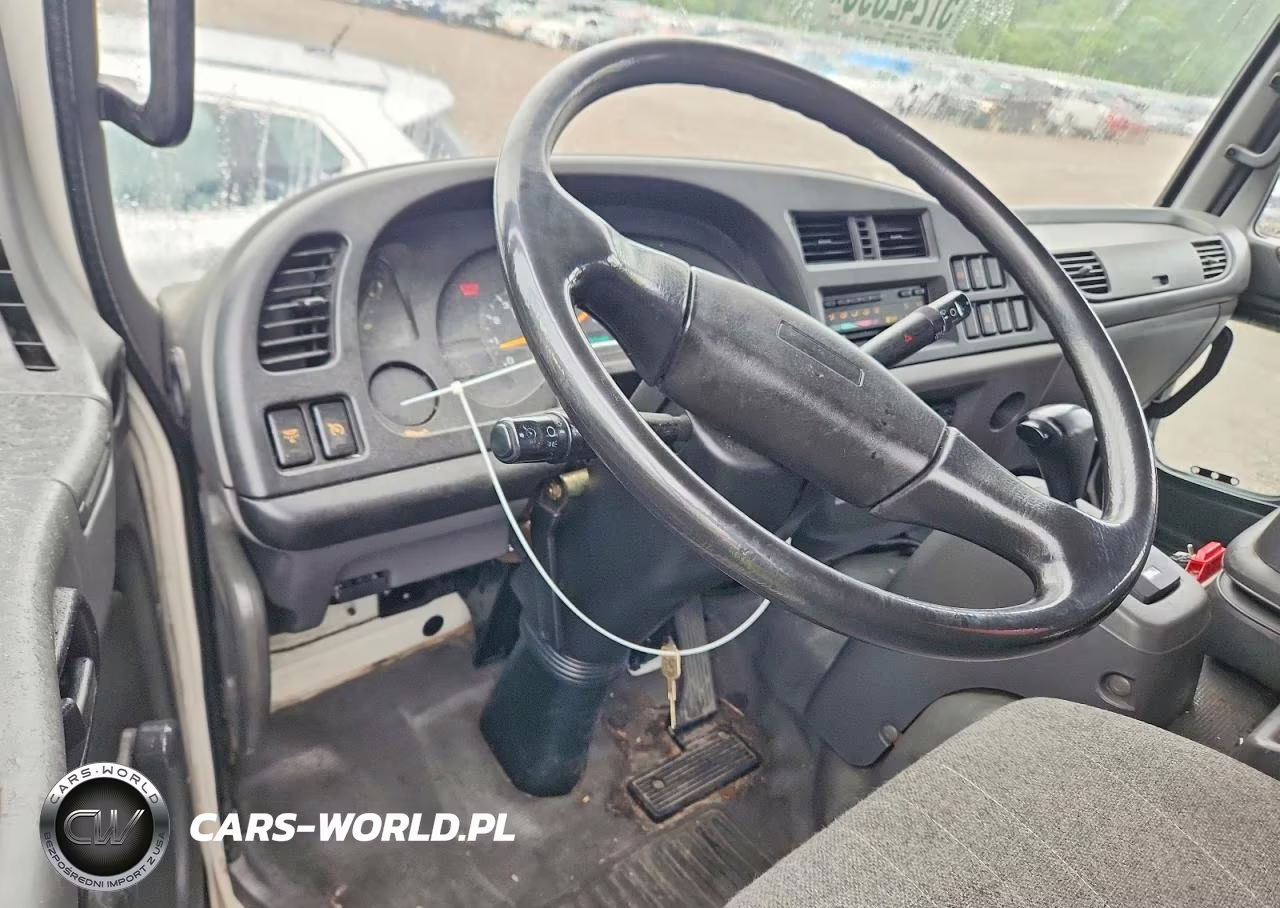 2007 Isuzu T6F Box Truck VIN:4GTJ6F1377F700215 - 8