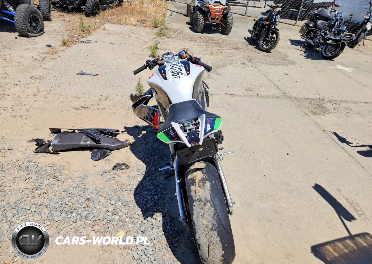 2010 Aprilia Rsv4 R VIN:ZD4RKC016AS000056 - 4