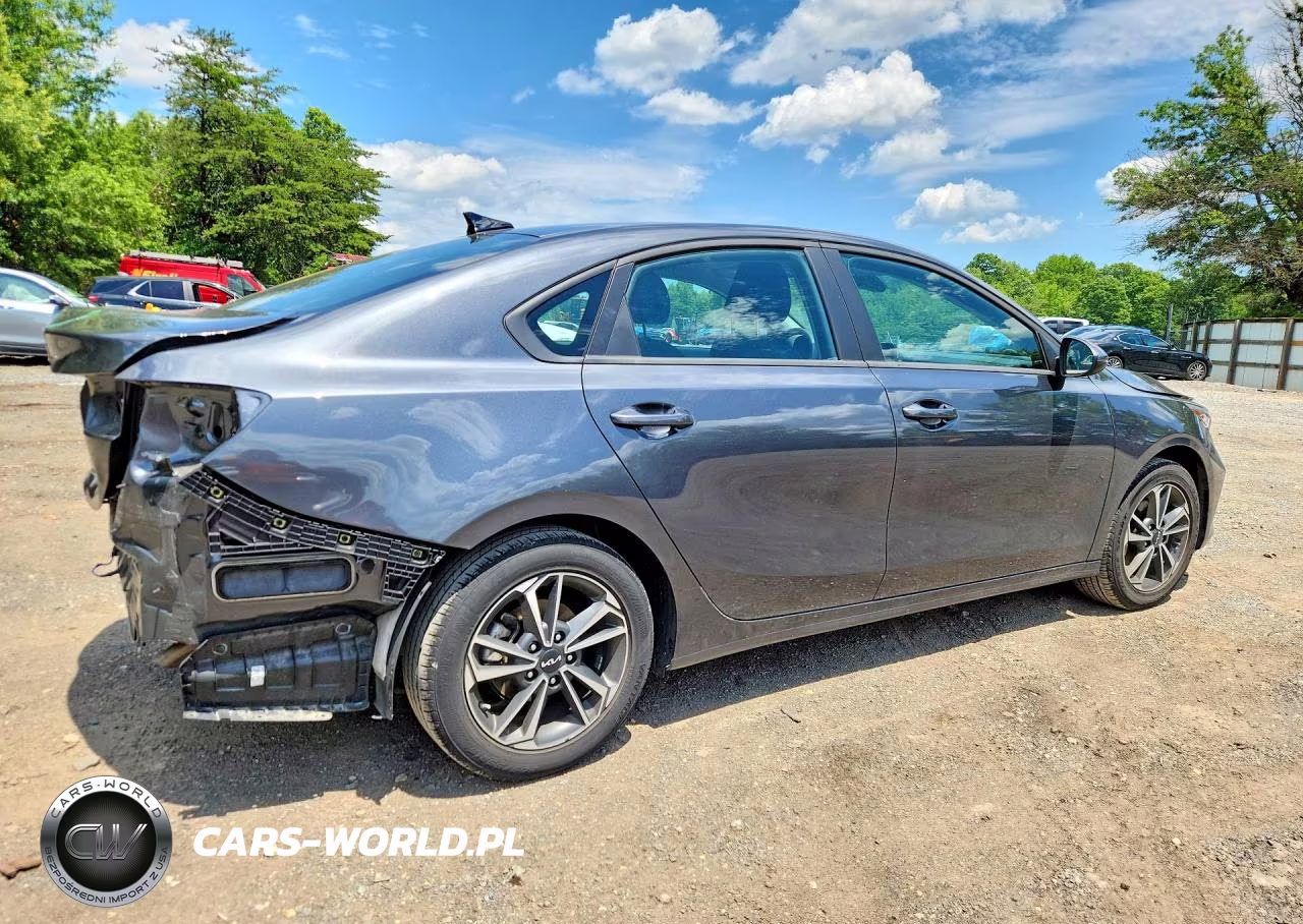 2024 Kia Forte Lxs VIN:3KPF24AD5RE832581 - 3