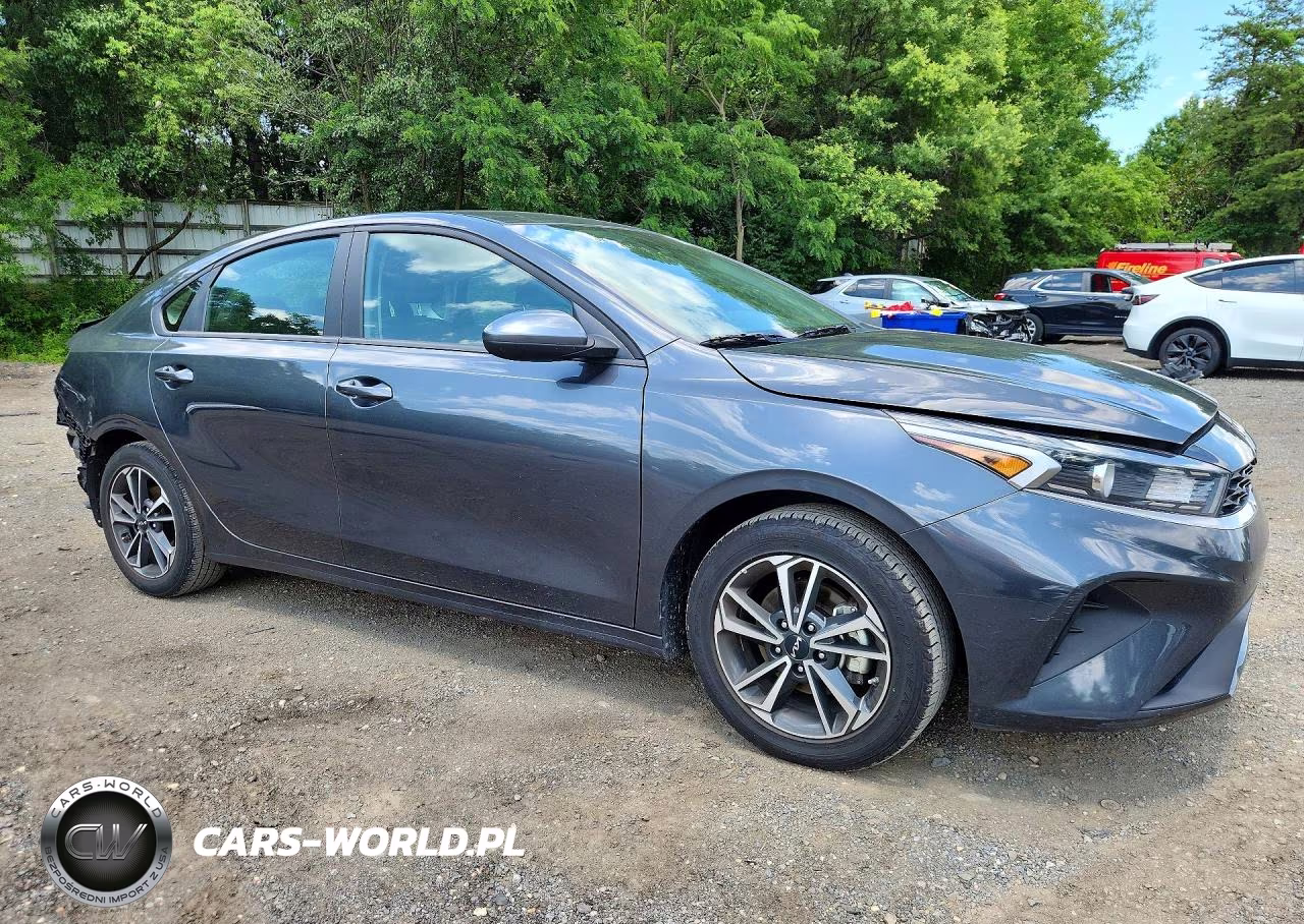 2024 Kia Forte Lxs VIN:3KPF24AD5RE832581 - 4