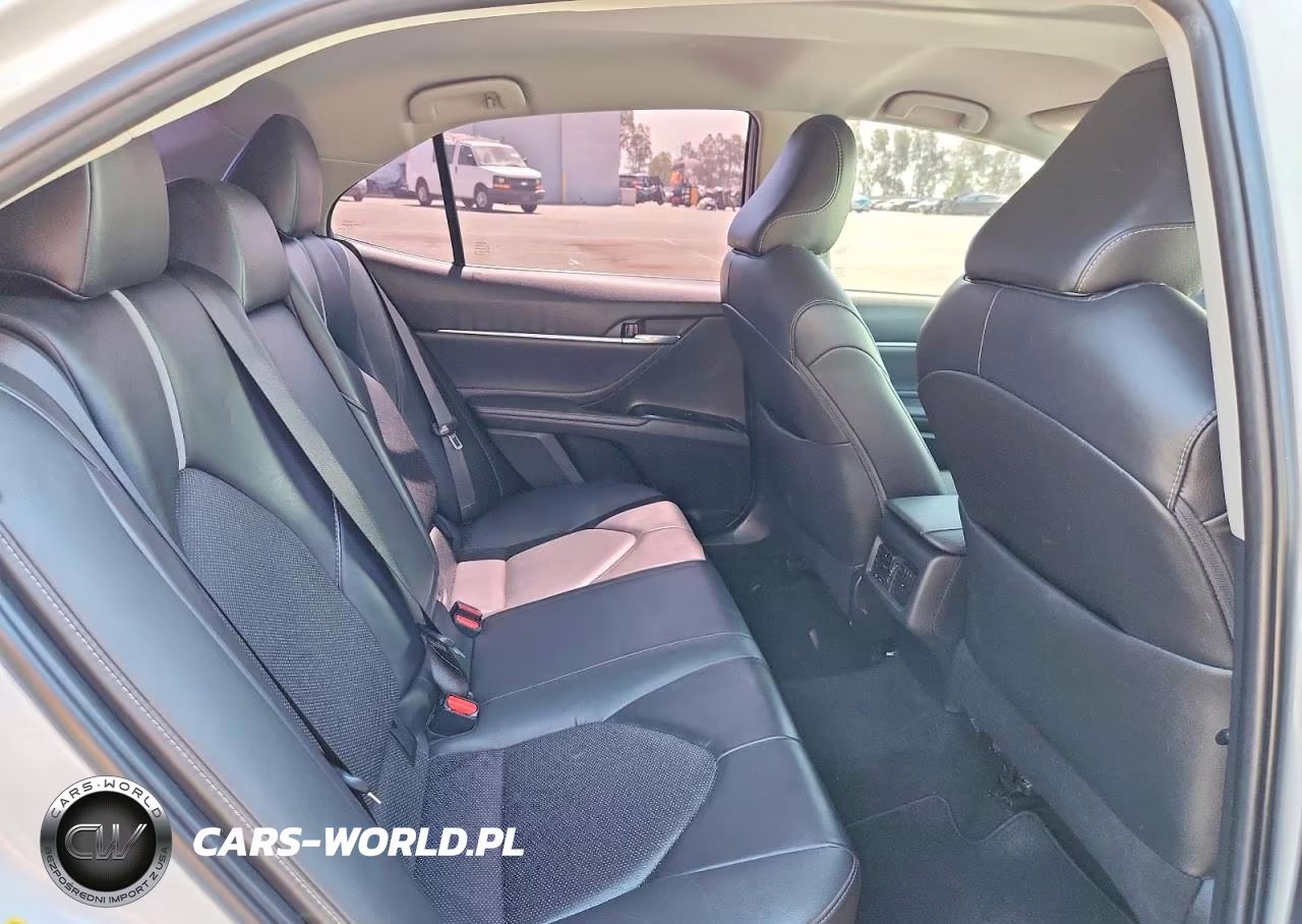 2018 Toyota Camry Xse VIN:4T1B61HK5JU053088 - 10