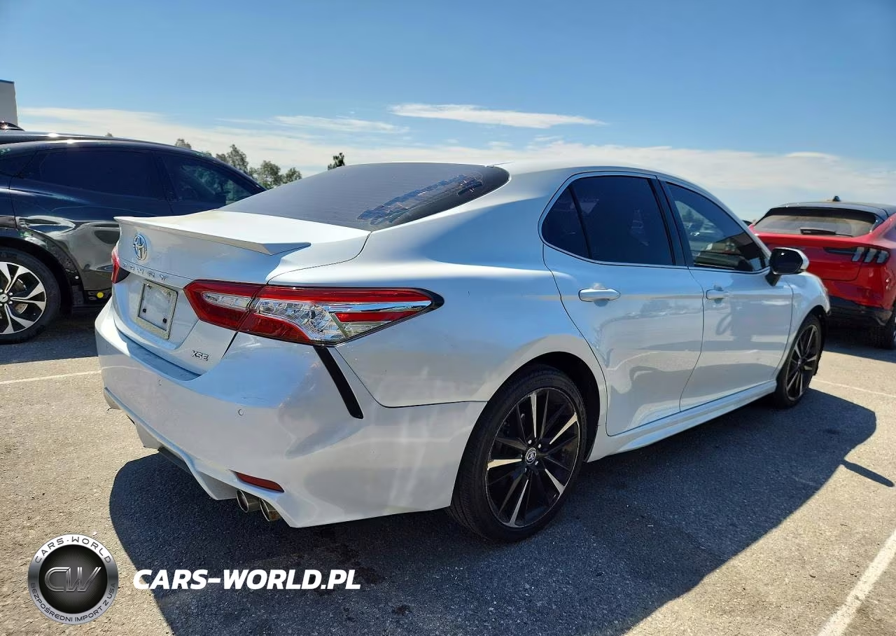 2018 Toyota Camry Xse VIN:4T1B61HK5JU053088 - 3