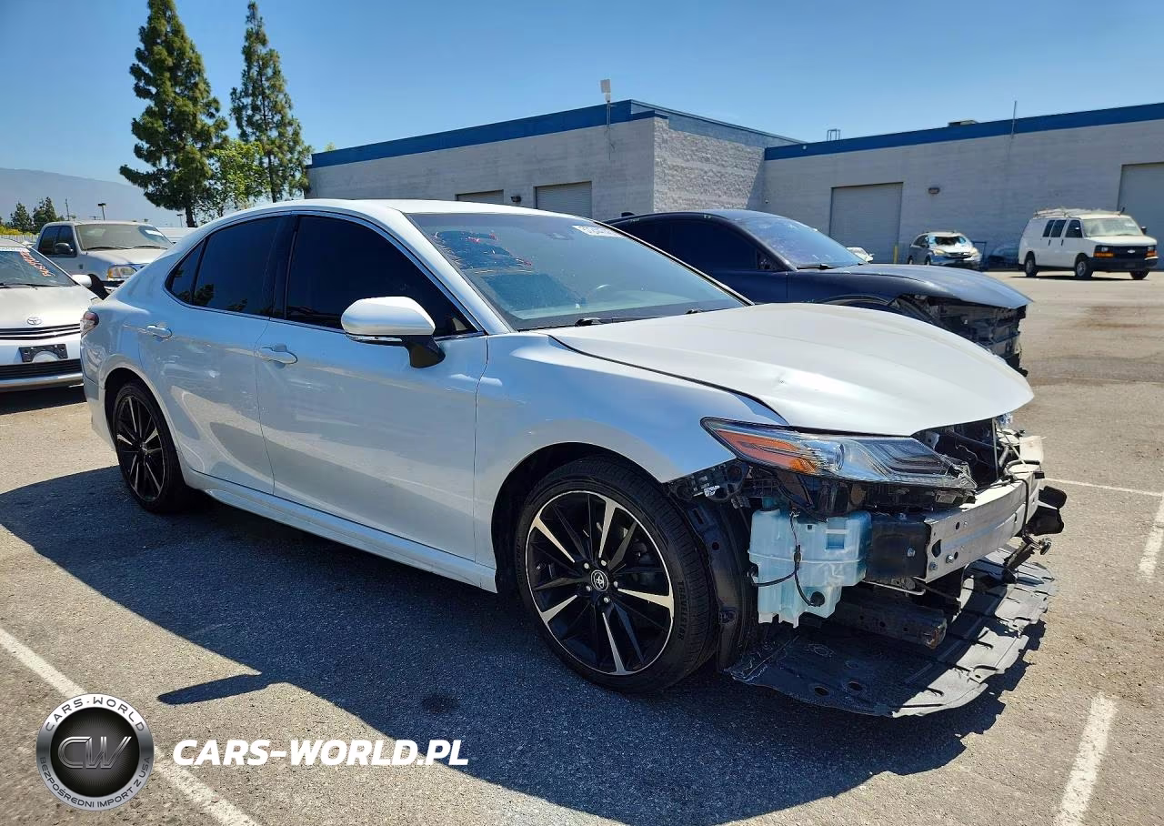 2018 Toyota Camry Xse VIN:4T1B61HK5JU053088 - 4