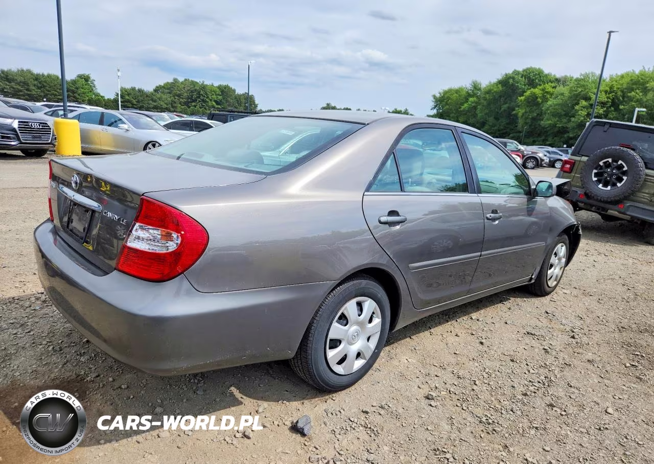 2002 Toyota Camry Le VIN:4T1BE32K82U583516 - 3