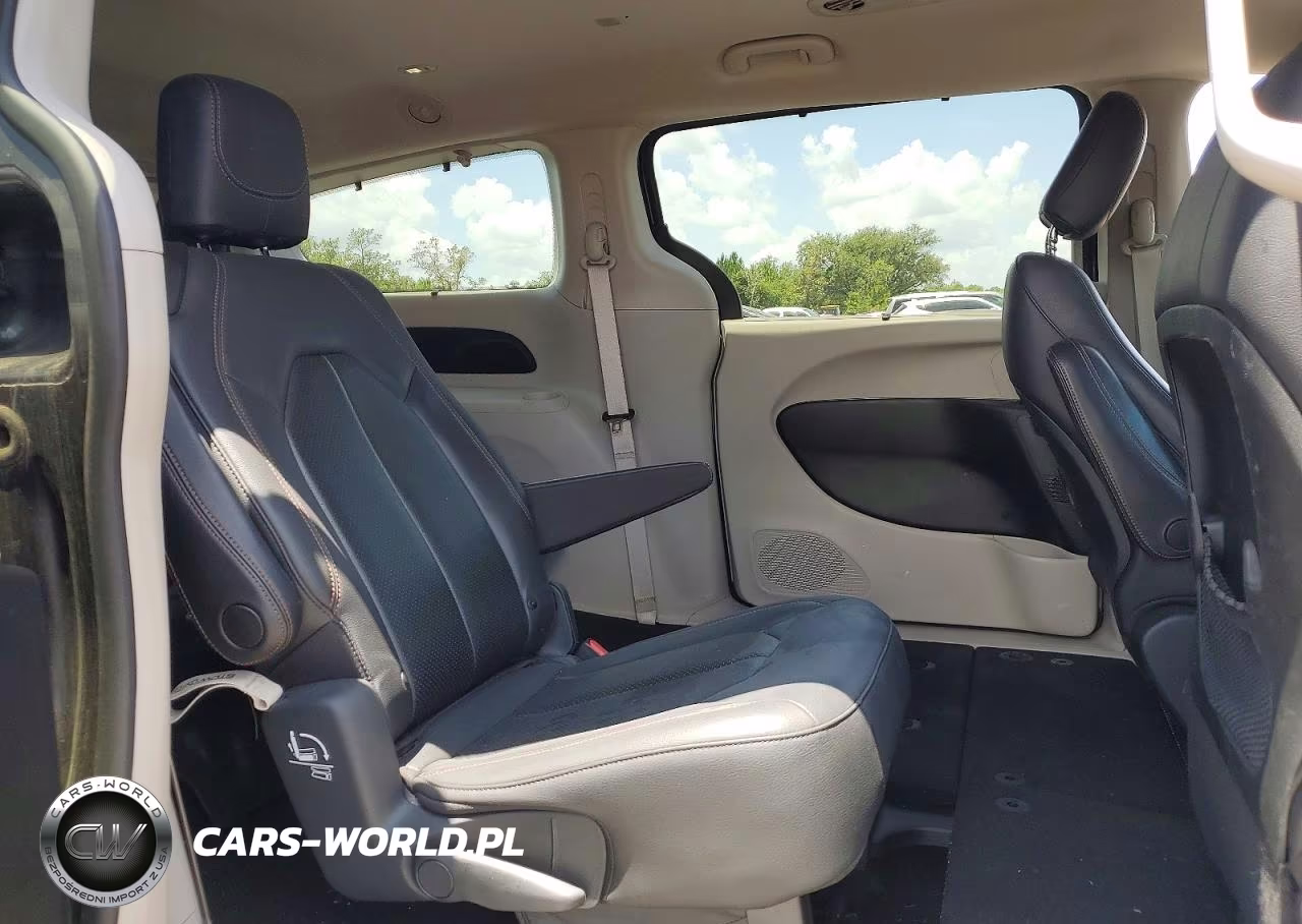 2020 Chrysler Pacifica Touring L VIN:2C4RC1BG8LR128561 - 10