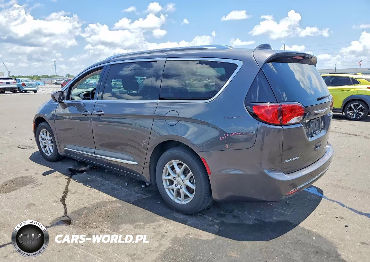 2020 Chrysler Pacifica Touring L VIN:2C4RC1BG8LR128561 - 2