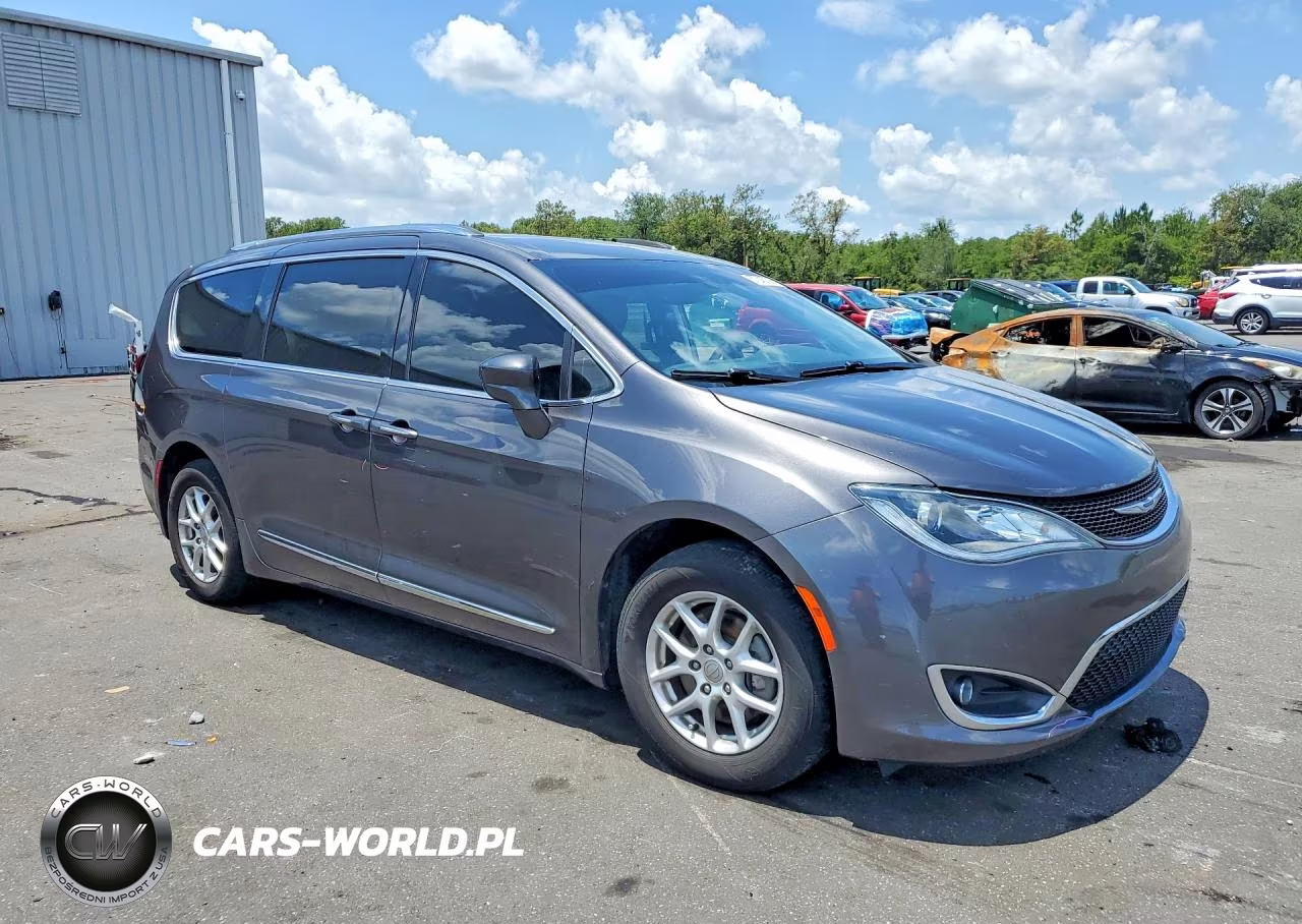 2020 Chrysler Pacifica Touring L VIN:2C4RC1BG8LR128561 - 4